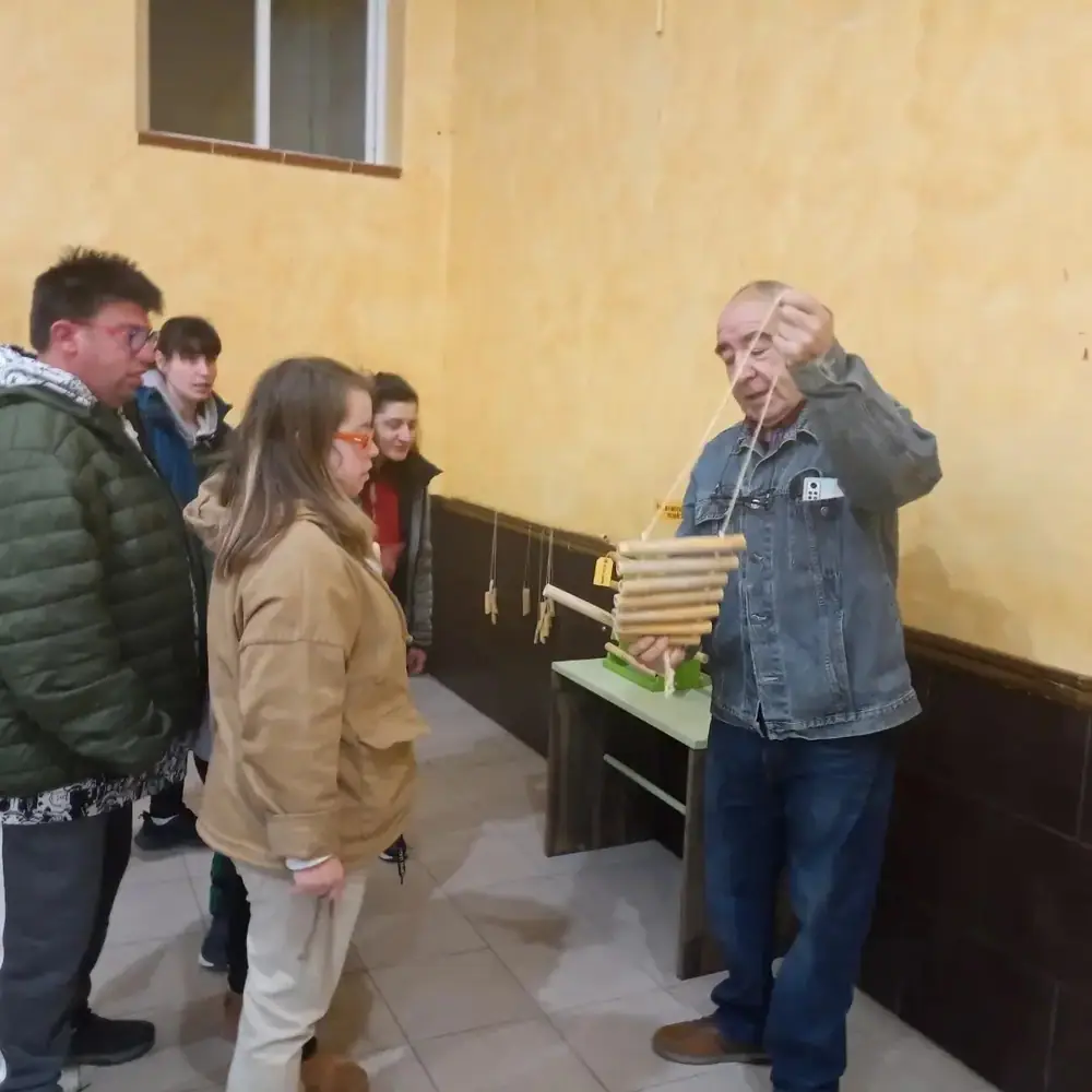 Imagen de «Los usuarios del Centro Ocupacional conocen a Pedro Mari Monasterio»